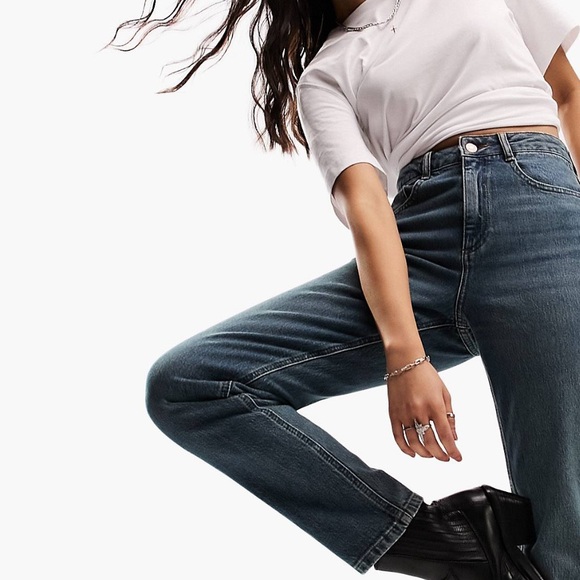 NIB ASOS Design Slim Mom Jeans in Vintage Blue Wash W26/L32 - Picture 3 of 6